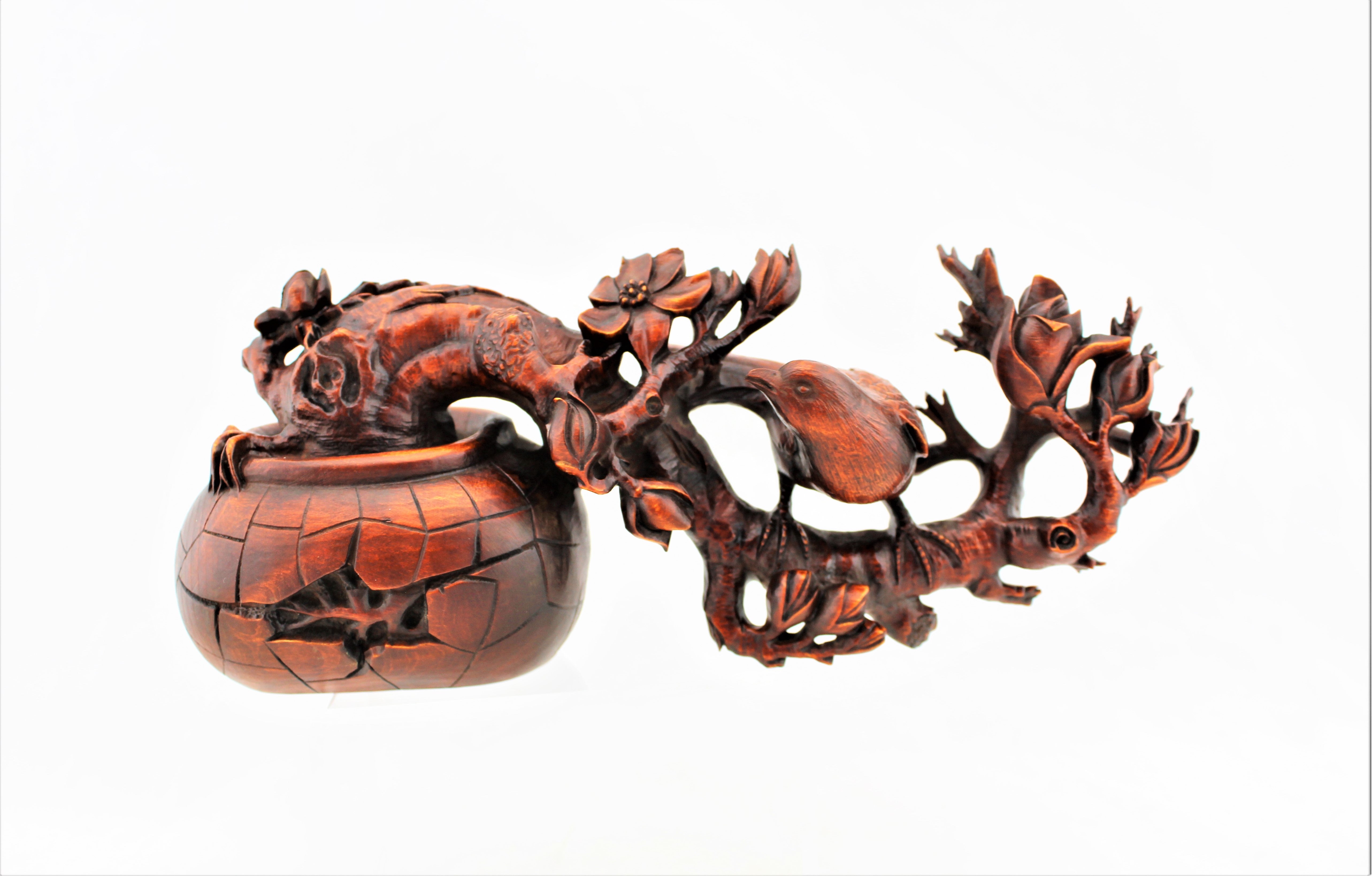 Boxwood Magpie and Flower Sculpture
