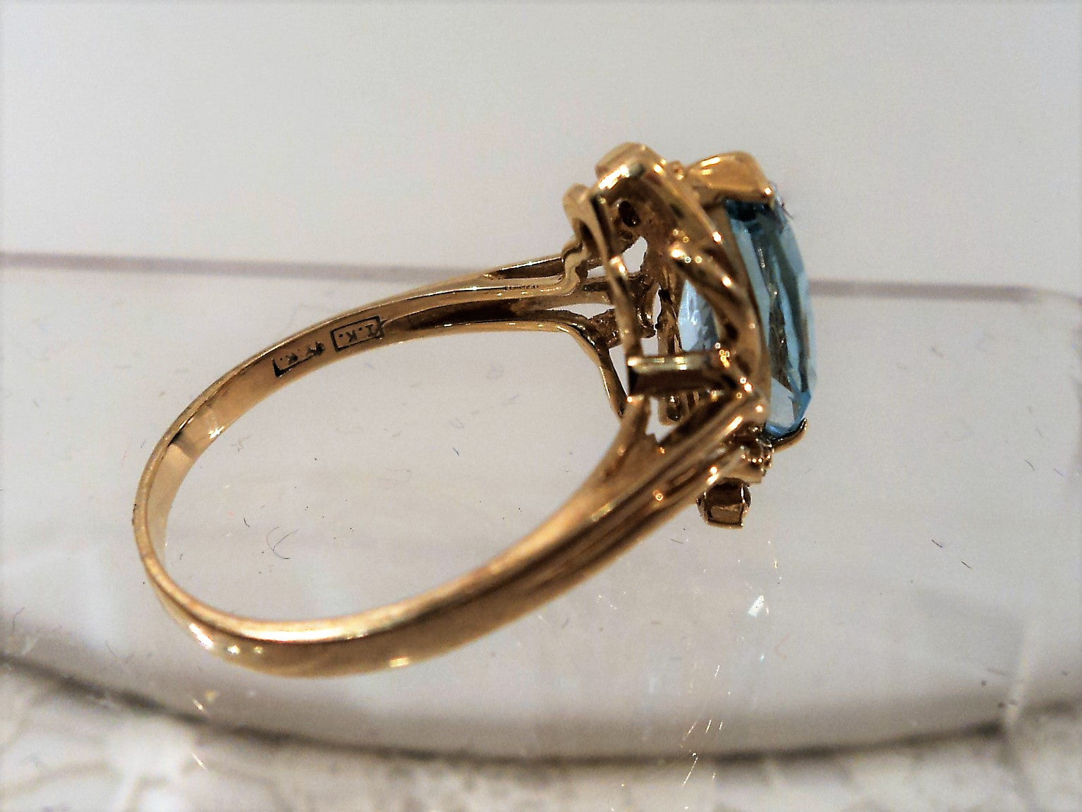 Vintage 14K Light Blue Topaz Ring