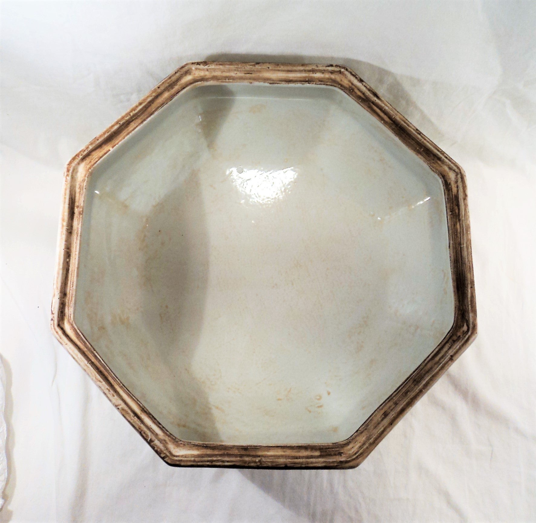 Qianlong Rose Medallion Export Porcelain Octagonal Box