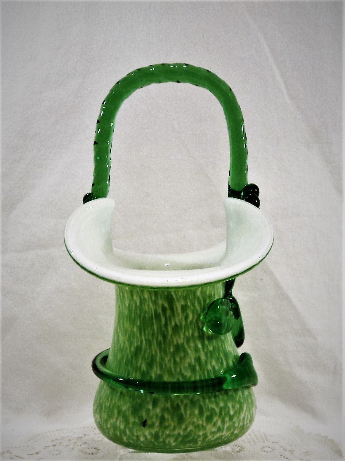 Vintage Three Leaf Clover Green Speckled Art Glass Basket