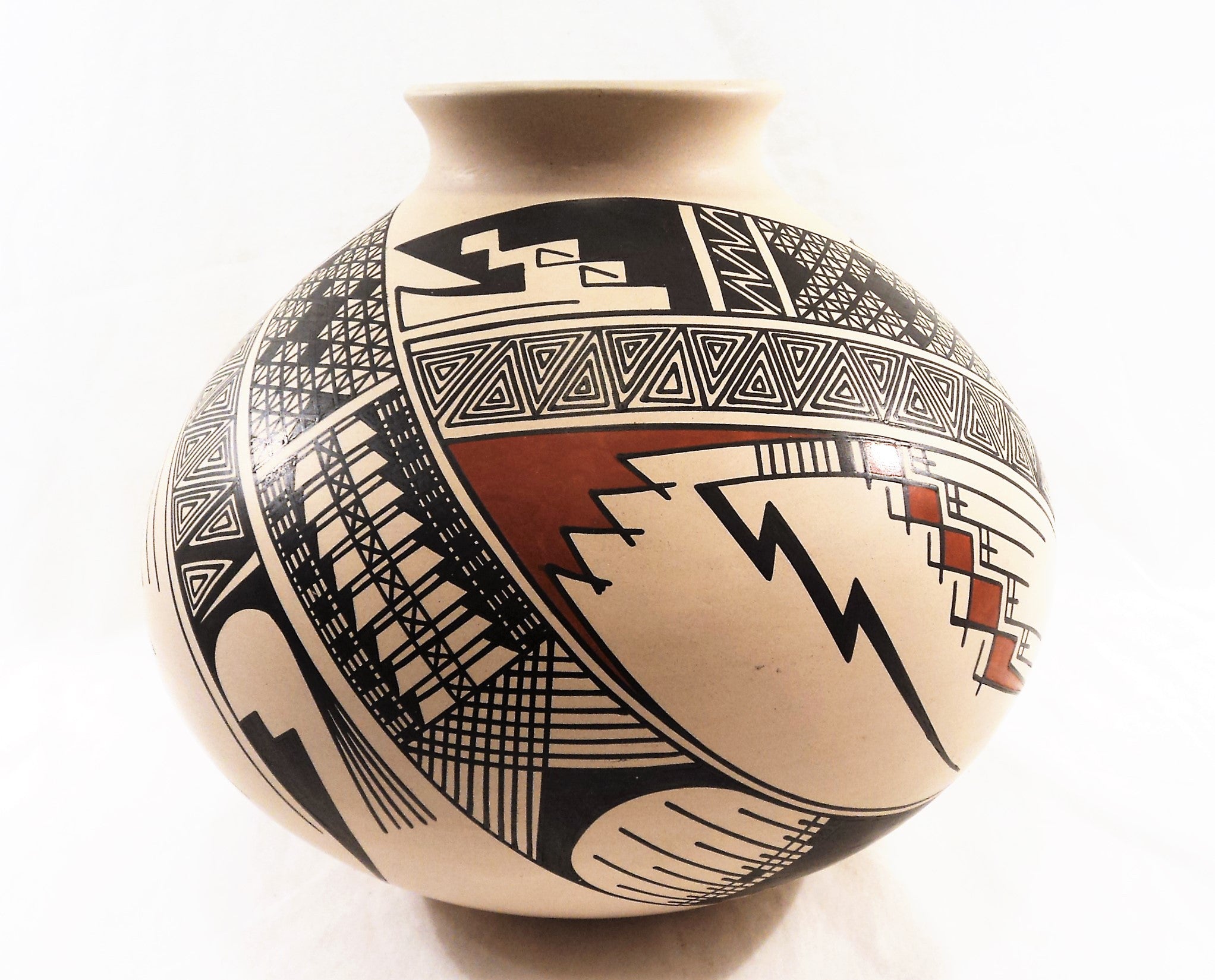 Mata Ortiz Pottery by Alvano Quezada