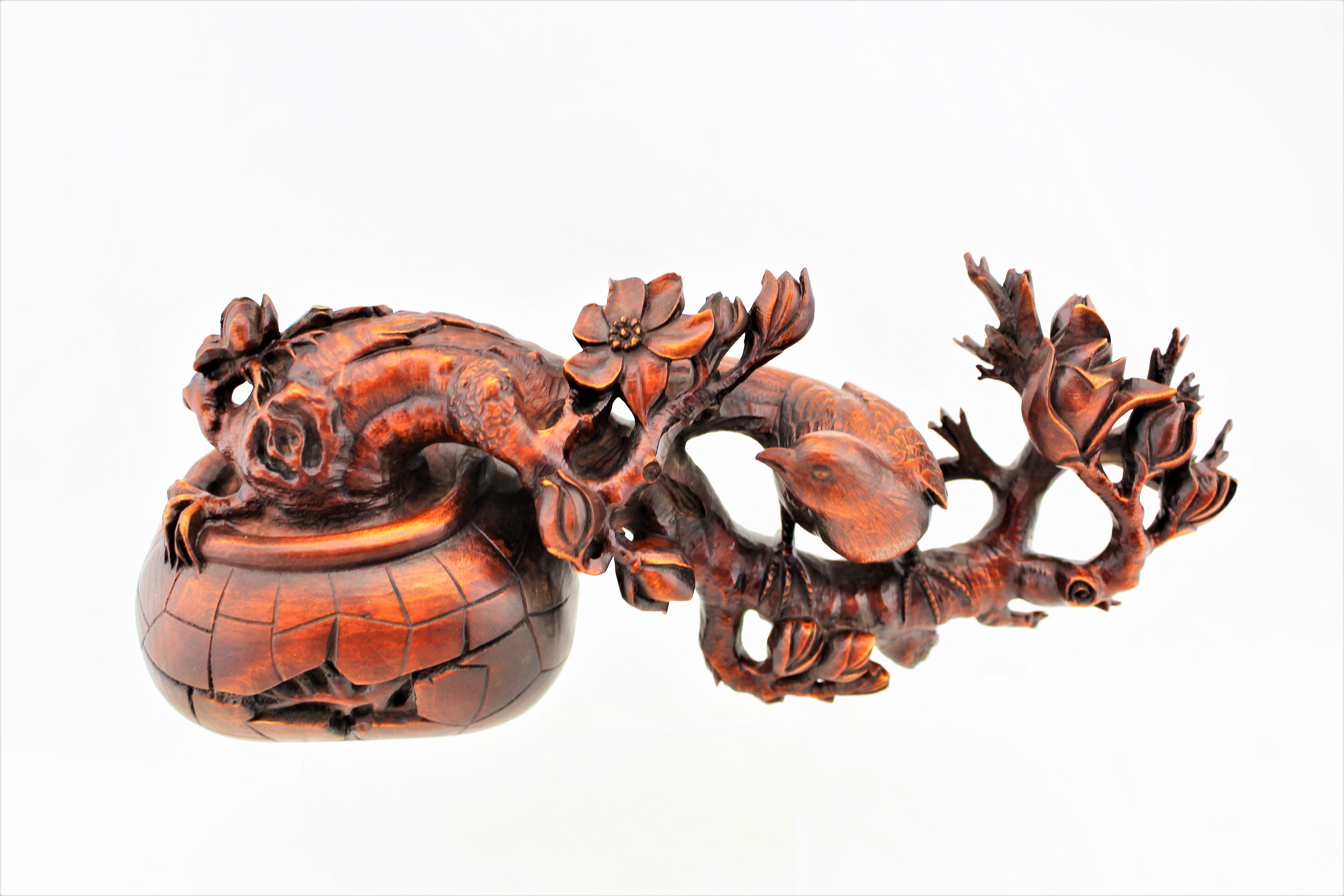 Boxwood Magpie and Flower Sculpture