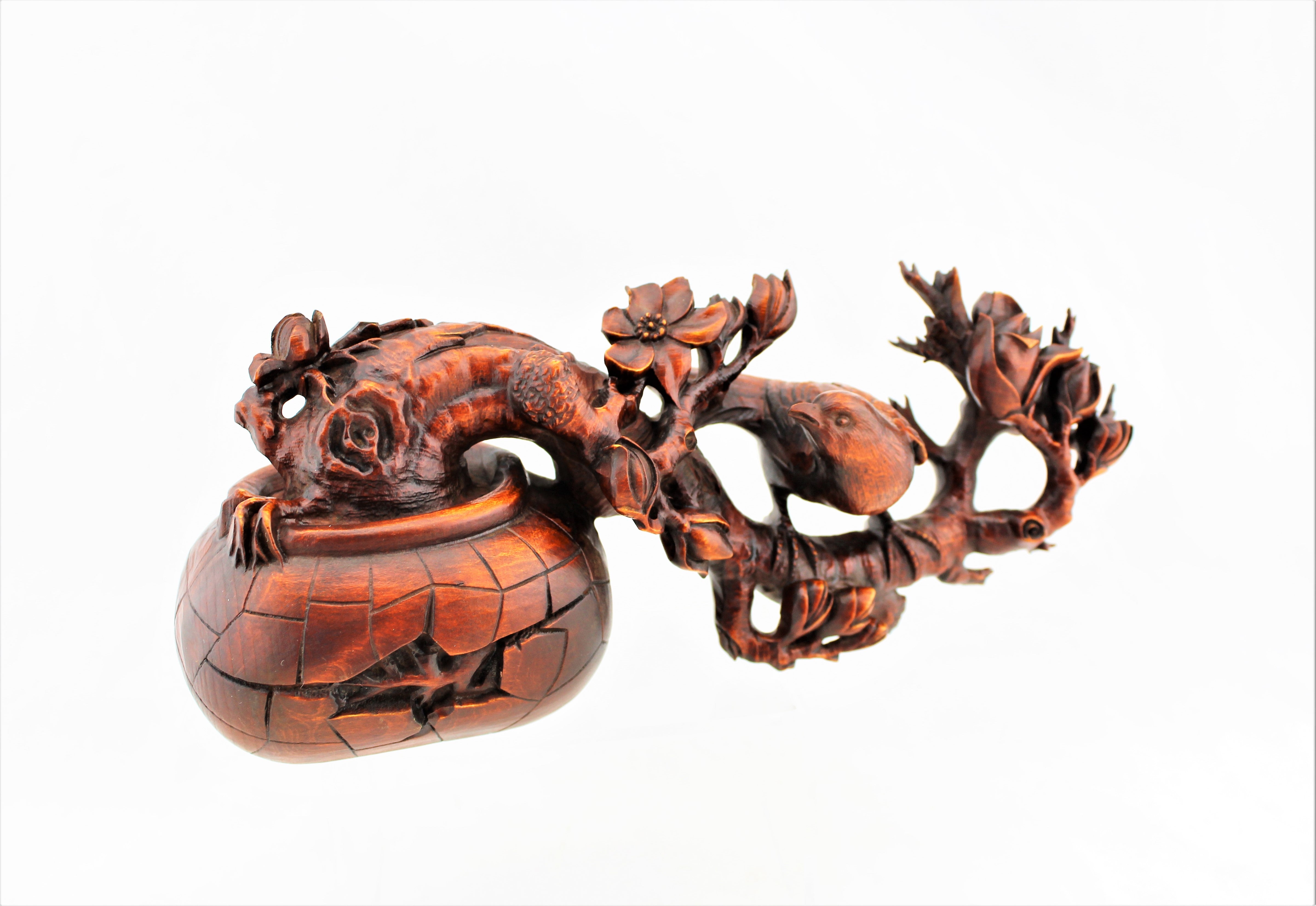 Boxwood Magpie and Flower Sculpture