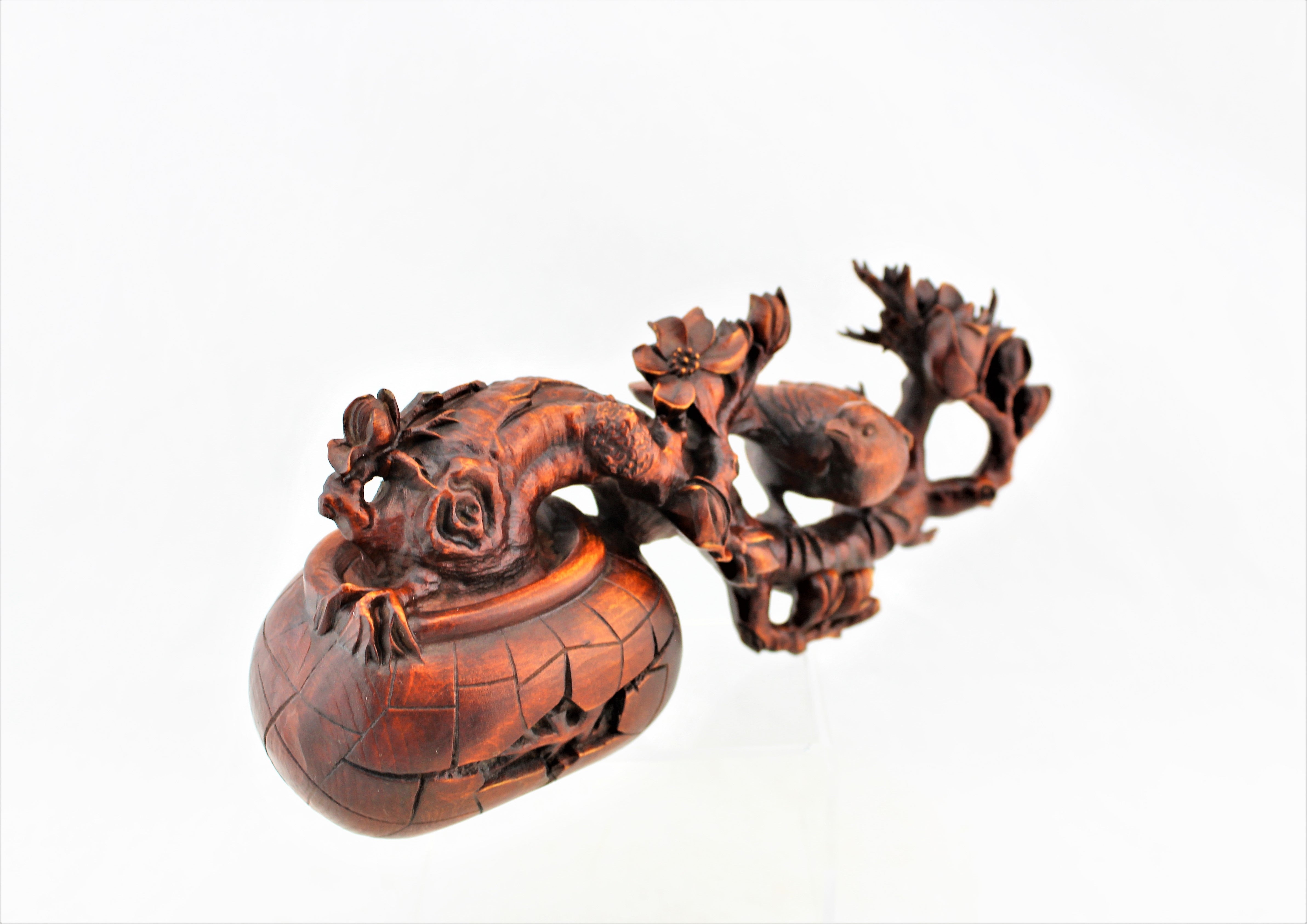 Boxwood Magpie and Flower Sculpture
