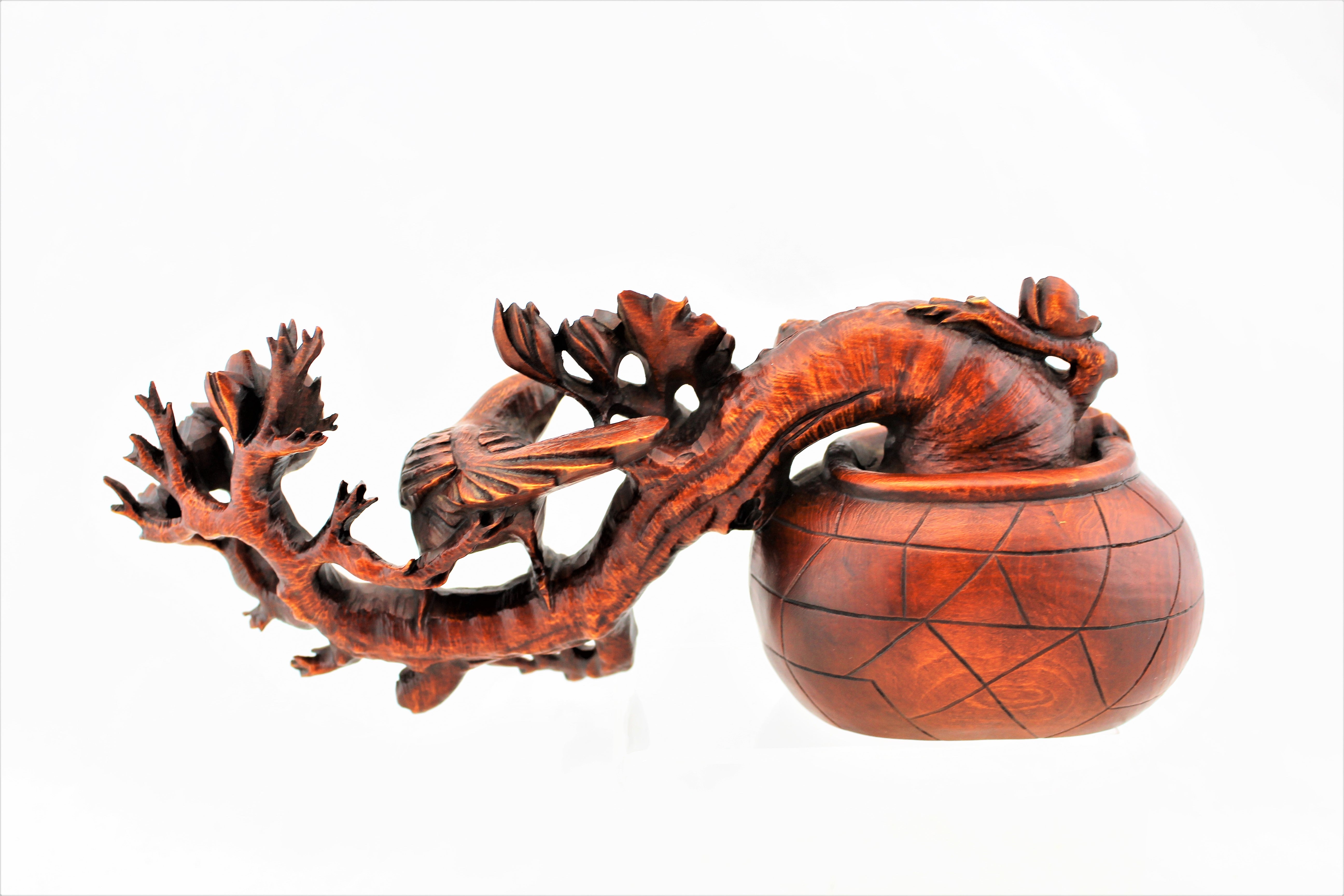 Boxwood Magpie and Flower Sculpture