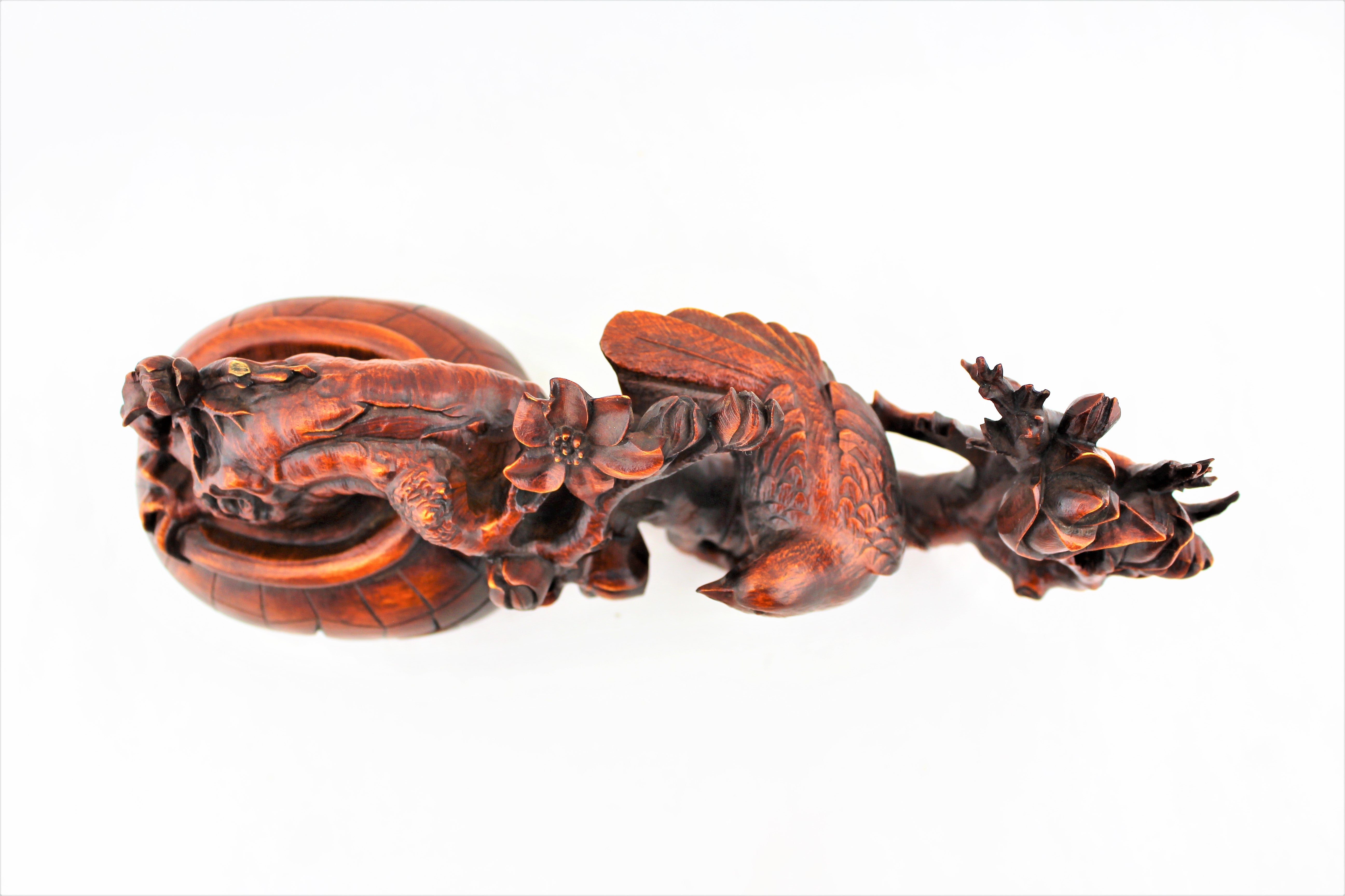 Boxwood Magpie and Flower Sculpture