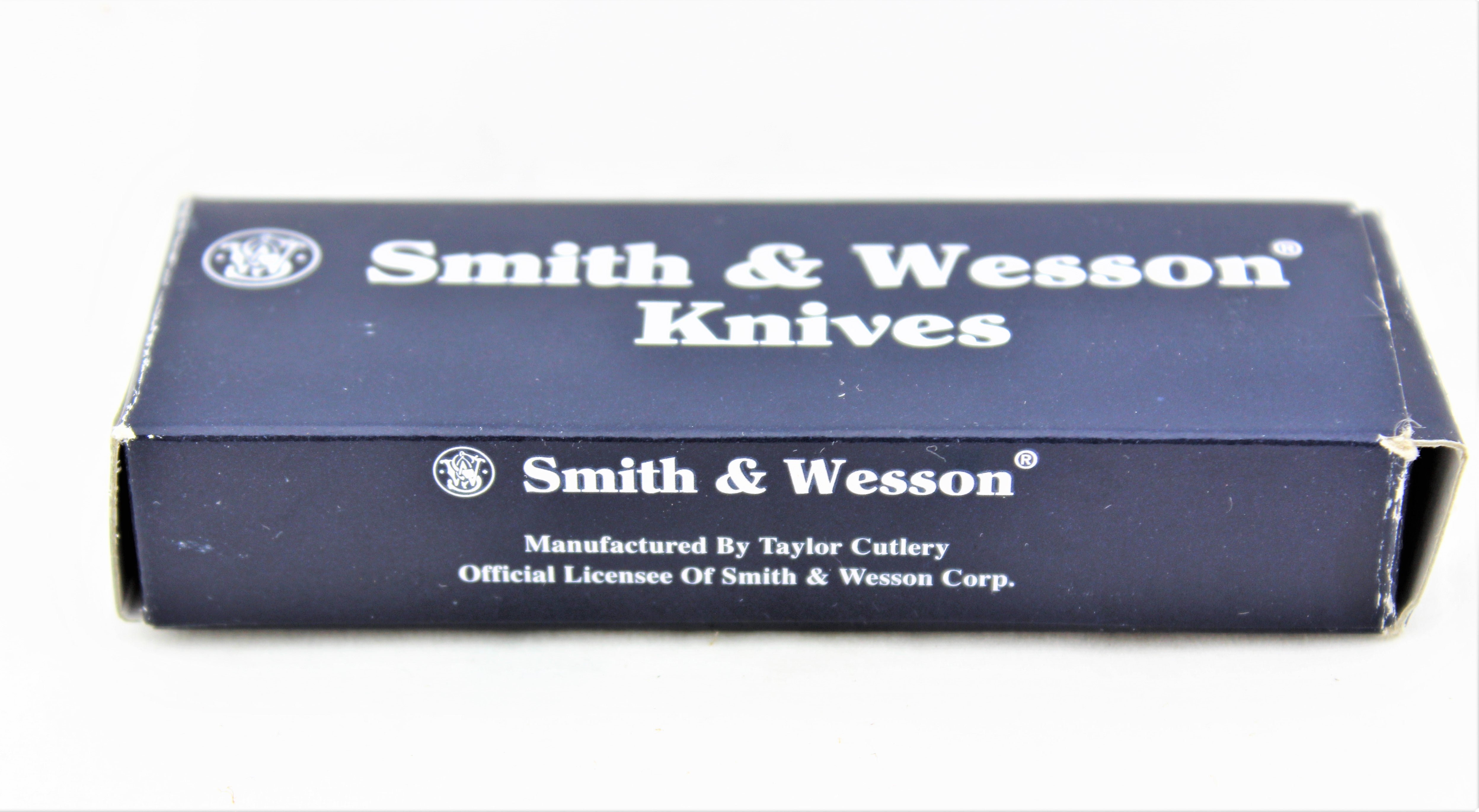 Smith & Wesson Scrimshaw Pocket Knife